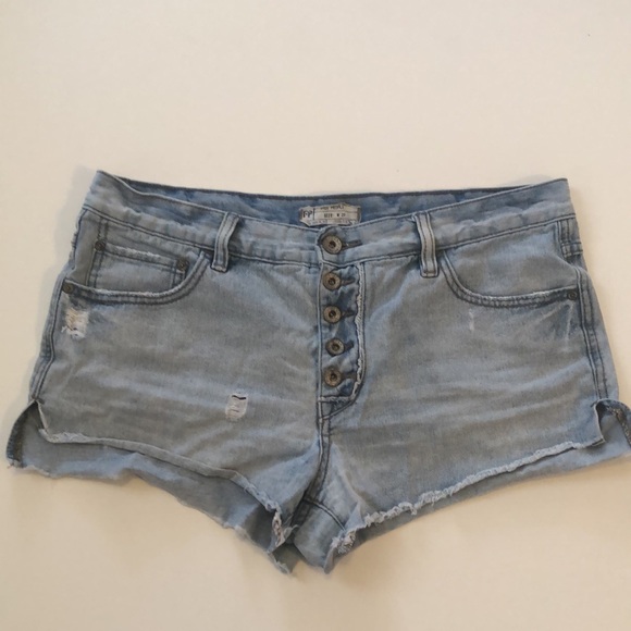 FREE PEOPLE Runaway Denim Slouchy Cut Off Shorts - sz 29 - Picture 5 of 10